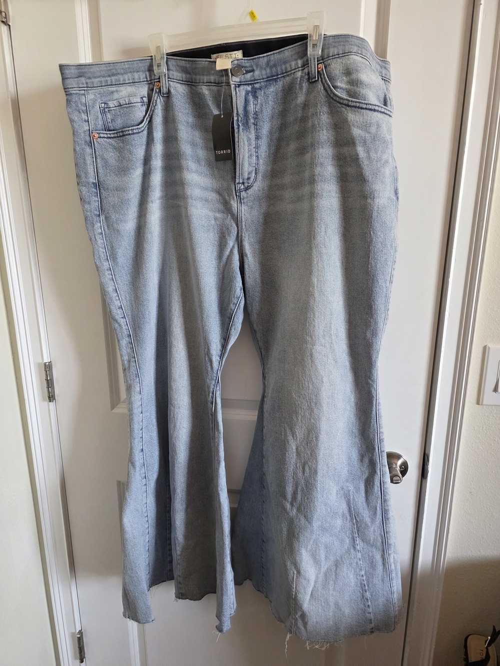 Torrid Festi Sky High Super Flare Jeans Size 24 NWT